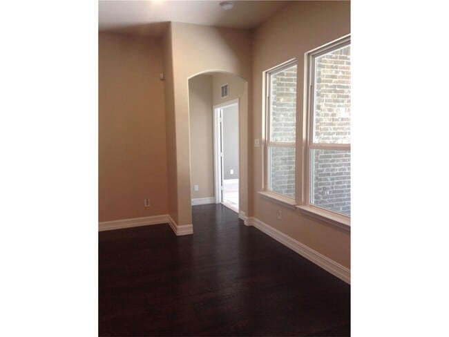 Building Photo - 504 Peterhouse Dr