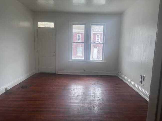 Building Photo - Spacious 5 Bedroom with Off Street Parking