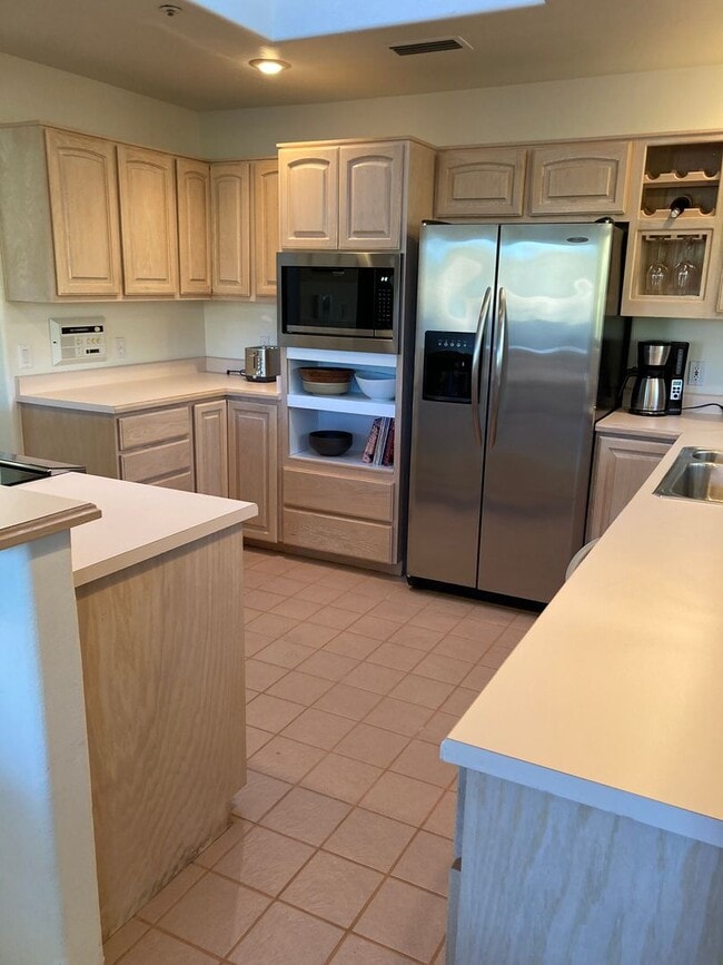 Building Photo - Gorgeous Furnished Arroyo Seco Townhouse with Fabulous Views!