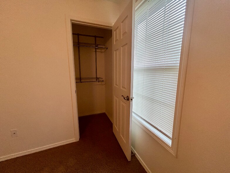Building Photo - 63021 E 285 Ct
