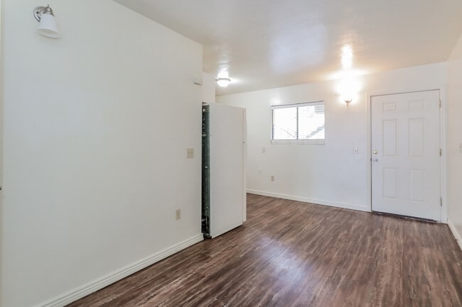 Building Photo - Miramonte Apartments