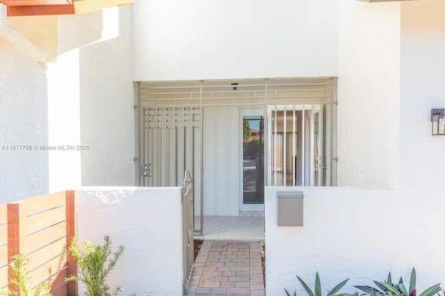 Building Photo - 2795 N 40th Ave