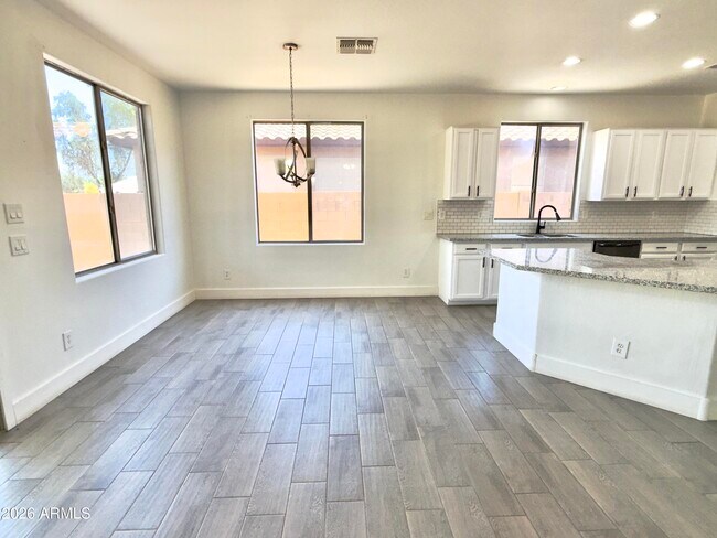 Building Photo - 7116 W Sophie Ln