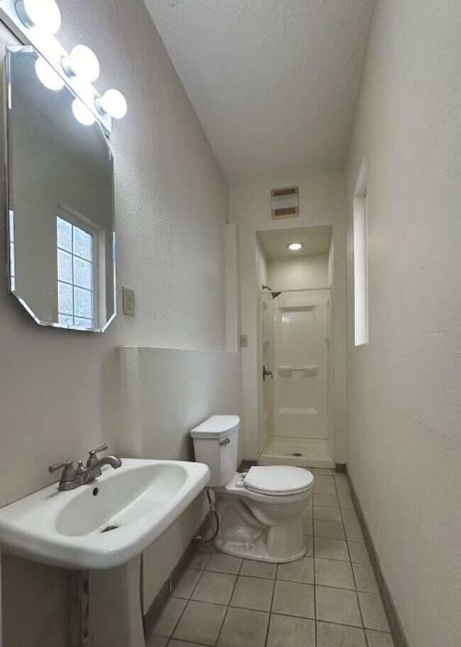 Building Photo - Stunning 4 bedroom house in Minneapolis!!