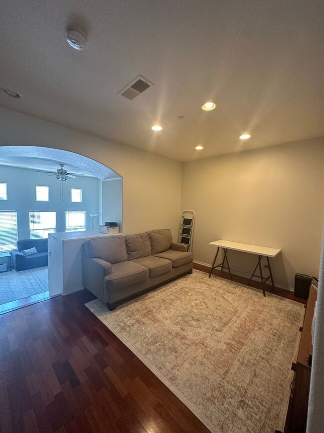 Building Photo - Stunning 3-Bedroom, 2.5-Bath Townhome in the Heart of Torrey Highlands – A Must-See!