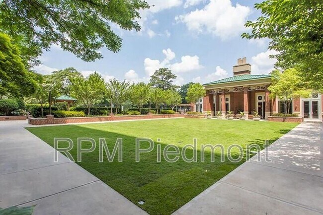 Building Photo - 1820 Peachtree Rd