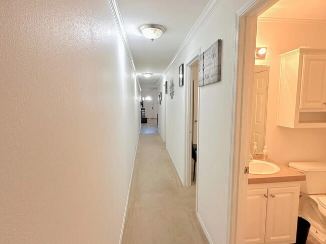 Building Photo - 5529 Mesa Cir