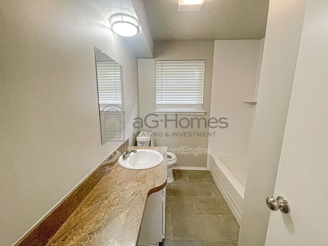 Building Photo - 3012 Neighbors Ln