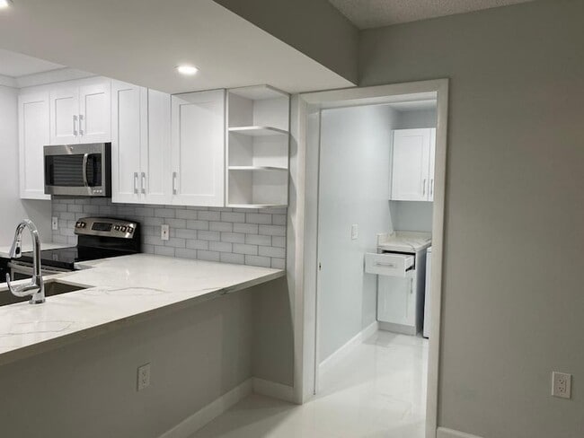 Building Photo - 1520 Whitehall Dr