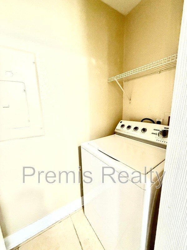 Building Photo - 455 Alt 19