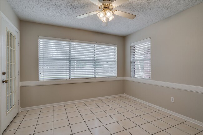 Building Photo - 2460 Pebblebrook Cir