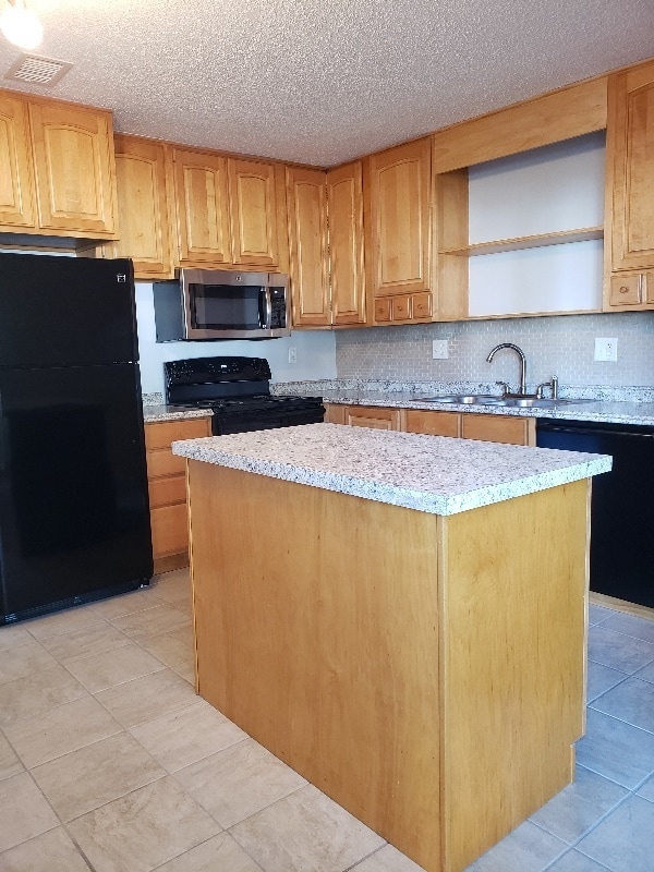 Building Photo - 2087 Oak Meadow Cir
