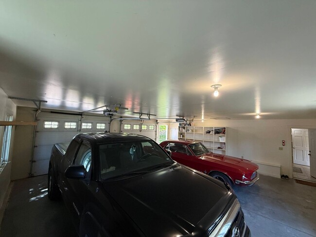 Building Photo - 3 Bed 2 Bath Large Beautiful Home