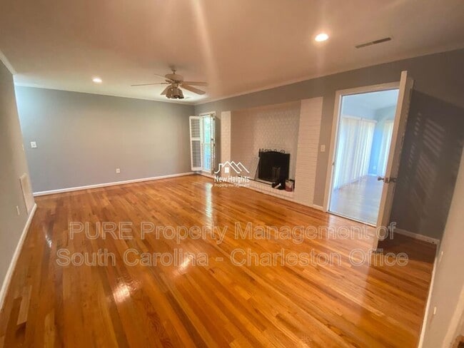 Building Photo - 14 Lampton Rd