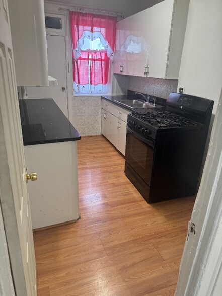 Building Photo - 107-15 103rd St