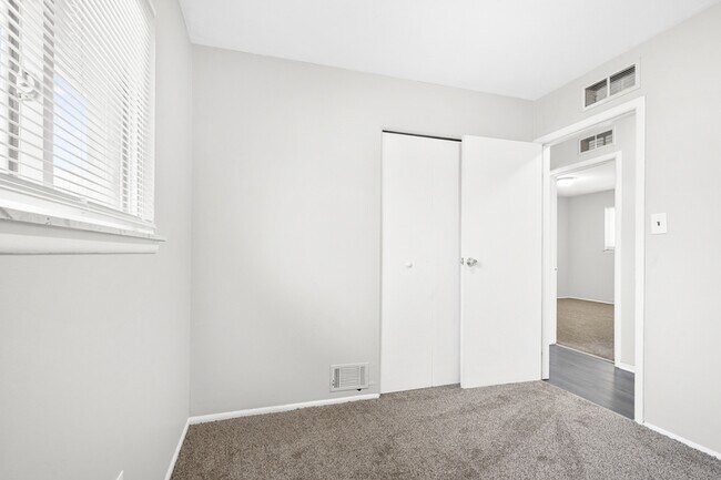 Building Photo - 34000 Fernwood St