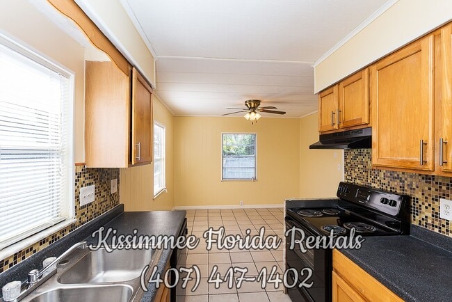 A beautiful and spacious 3 bedroom and 1 full bathroom house in the heart of Kissimmee - A beautiful and spacious 3 bedroom and 1 full  bathroom house in the heart of Kissimmee