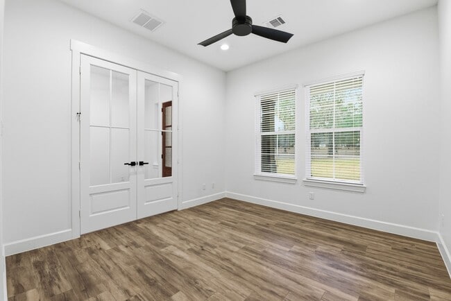 Building Photo - 19330 Veterans Rd