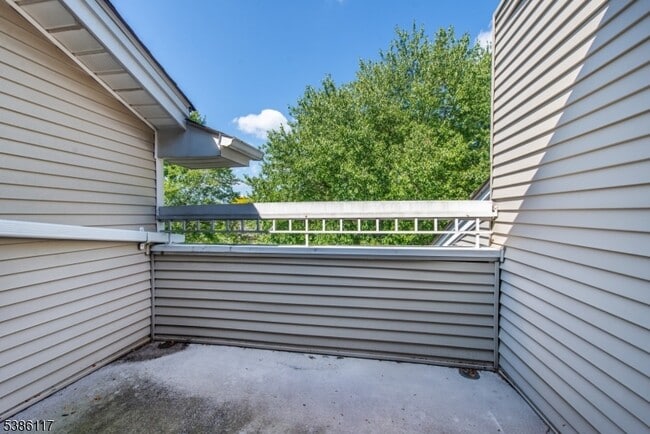 Building Photo - 38 Crestmont Rd