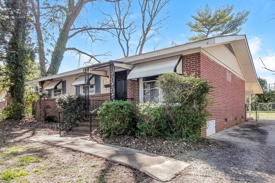 Building Photo - 3800 Seaman Dr