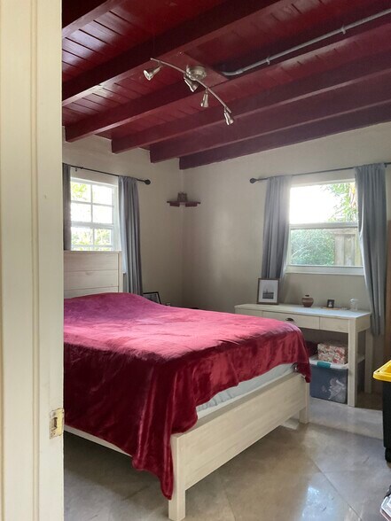 Building Photo - 6364 SW 33rd St