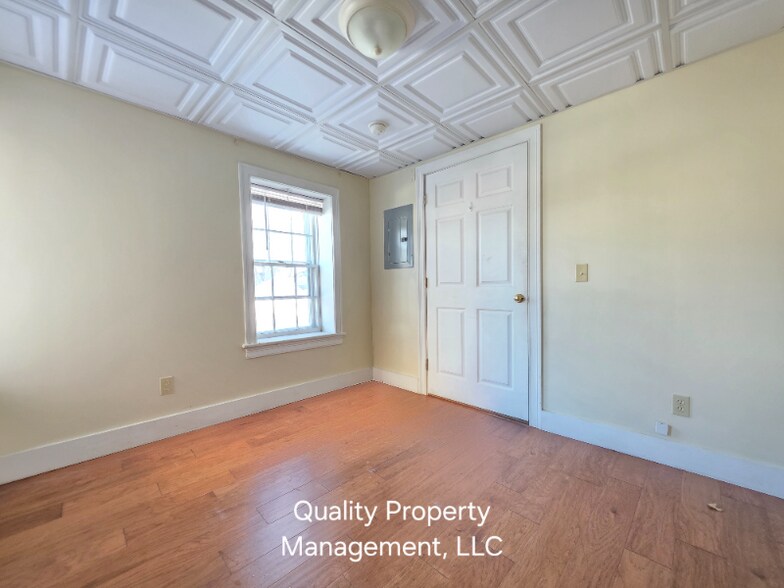 Building Photo - 128 Hammond St