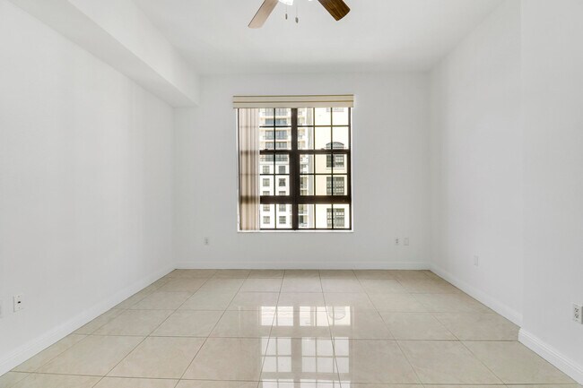 Building Photo - 801 S Olive Ave