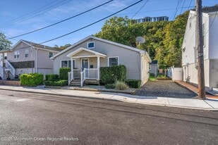 Building Photo - 6 Locust St