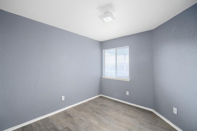 Building Photo - Stylish 3-Bed, 2-Bath Retreat with 1,061 S...