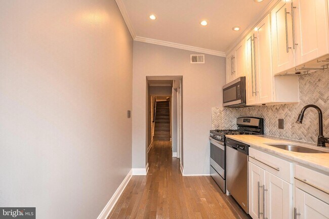 Building Photo - 544 Newton Pl NW