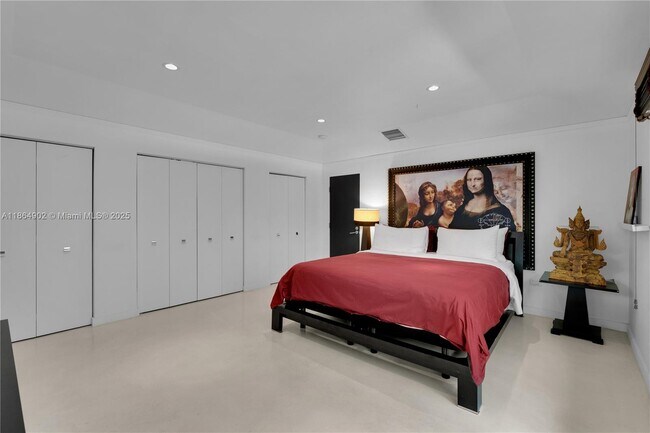 Building Photo - 1111 N Venetian Dr