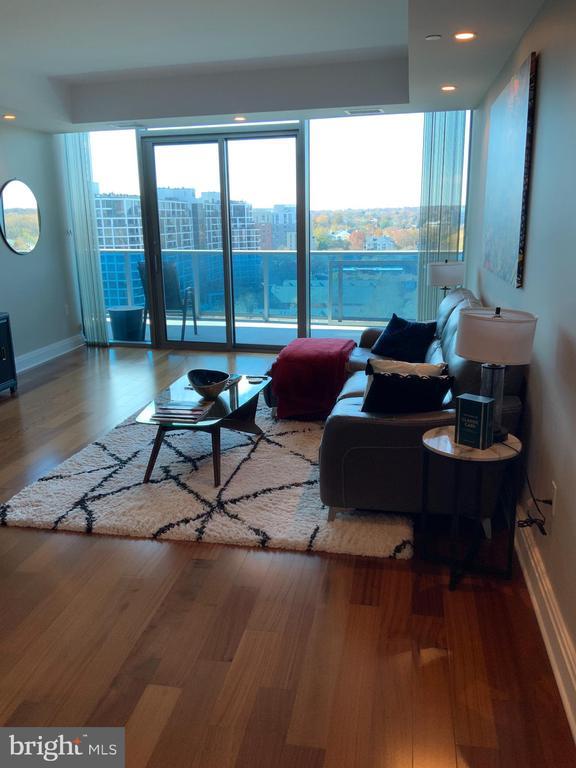 Building Photo - 1881 N Nash St