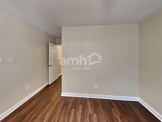 Building Photo - 4810 Lake Park Ter