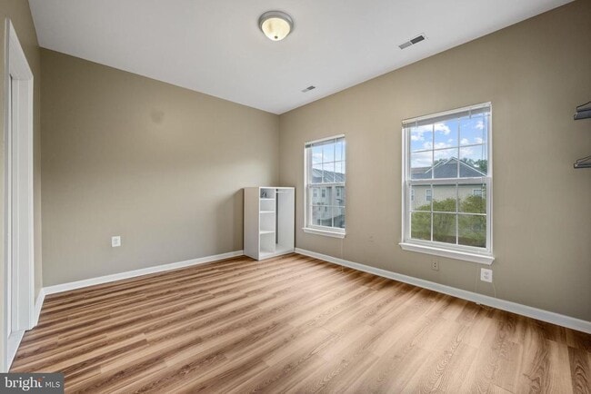 Building Photo - 556 Rhapsody Ct