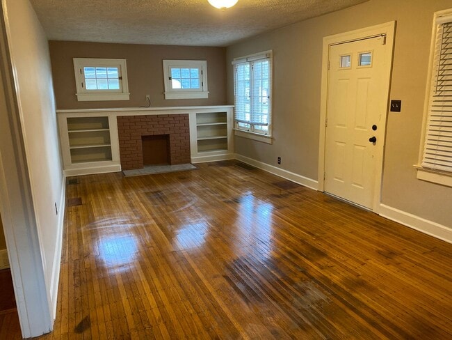 Building Photo - Charming Bungalow in South Broadripple