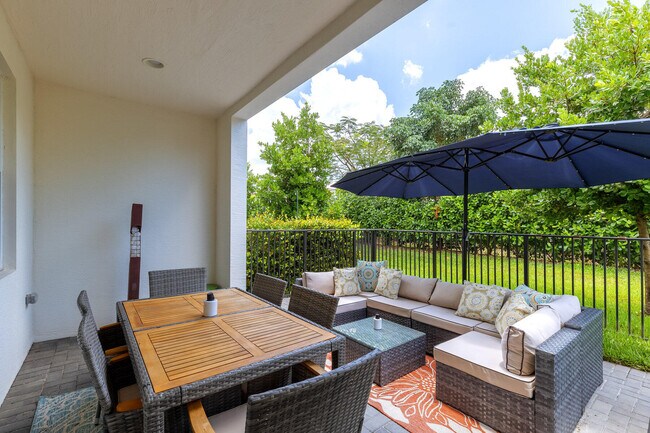 Building Photo - 16330 Oakview Dr