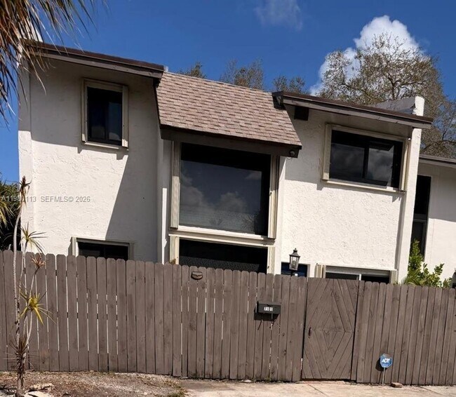 Building Photo - 7101 SW 113th Ct