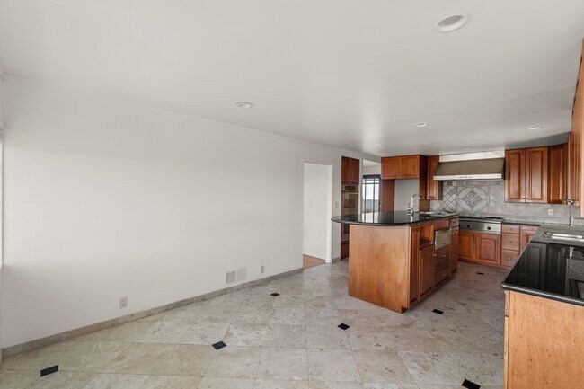 Building Photo - 7206 Crest Rd