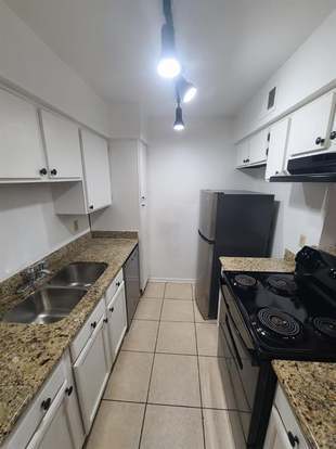 Building Photo - 8529 Hearth Dr