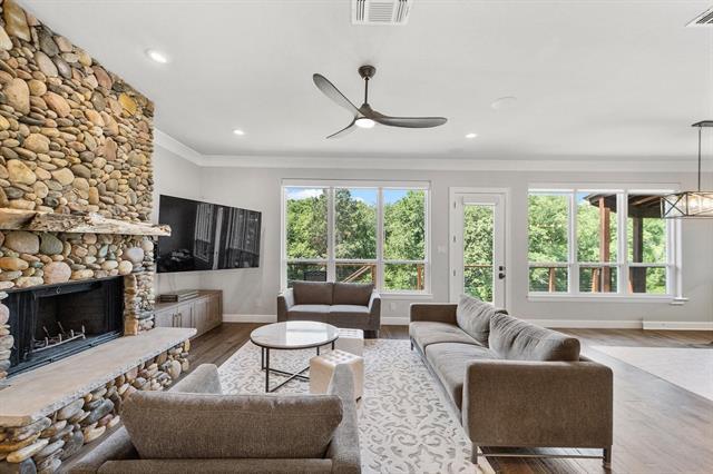 Building Photo - 621 Somerset Dr