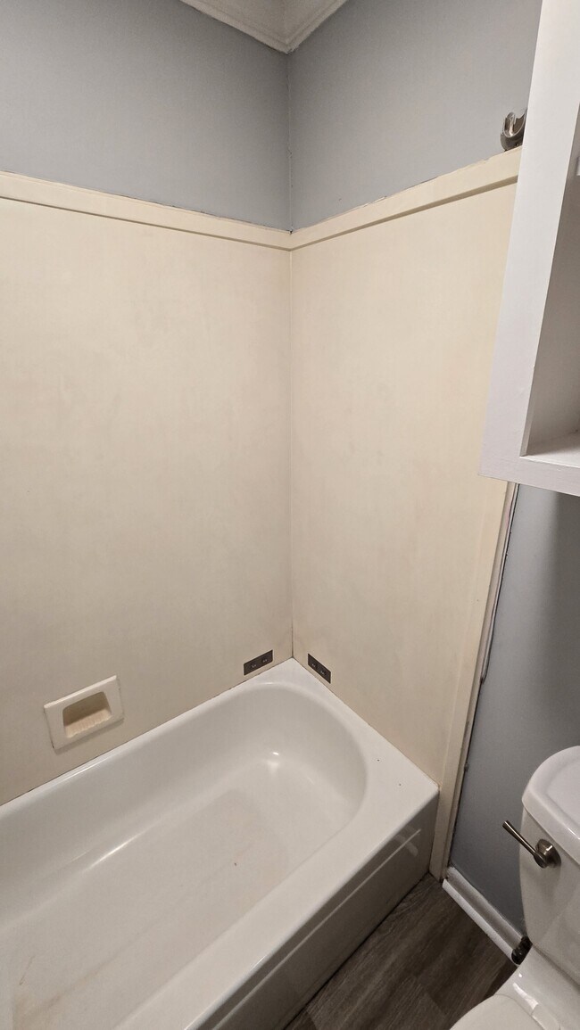 Building Photo - 405 Brentwood Dr