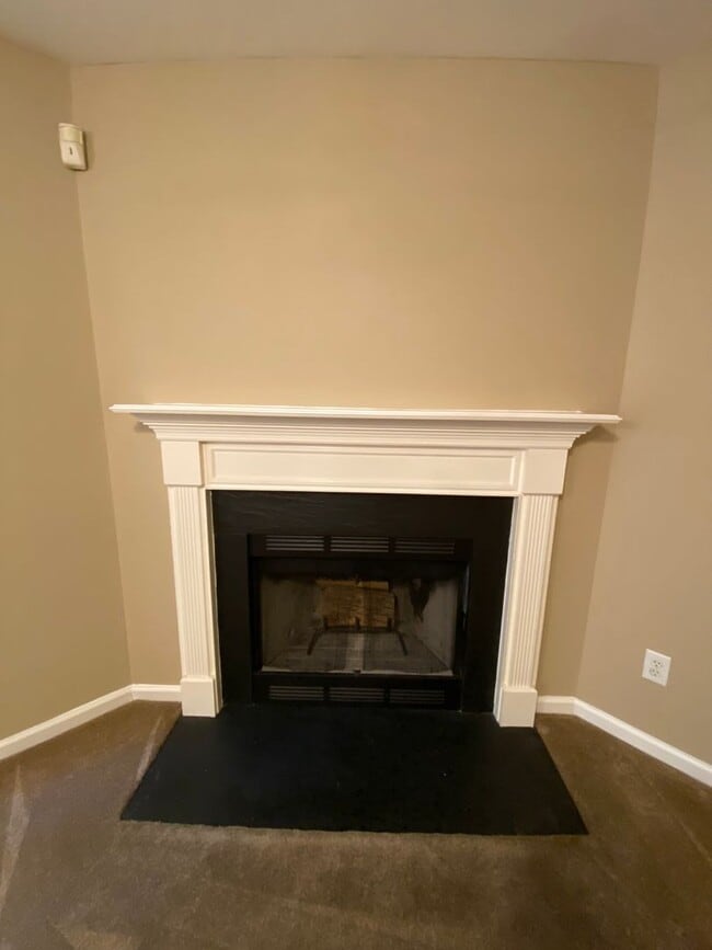 Building Photo - Nashboro Village End Unit Townhome with 2 ...