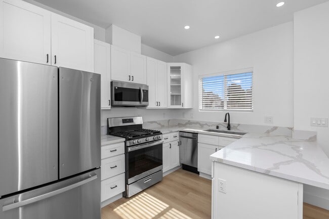 Building Photo - 6704 Saranac St