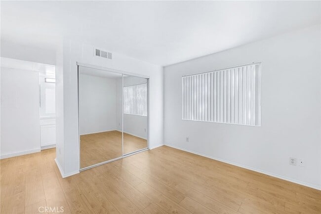 Building Photo - 4406 Cahuenga Blvd