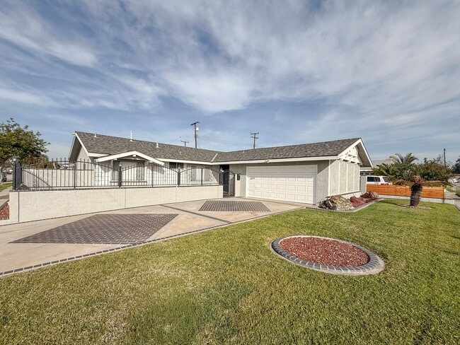 Building Photo - CORNER LOT POOL HOME | JUST REMODELED 4 BEDROOM | FOR RENT IN WEST GARDEN GROVE