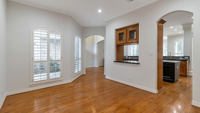 Building Photo - 14918 Plantation Oak Dr