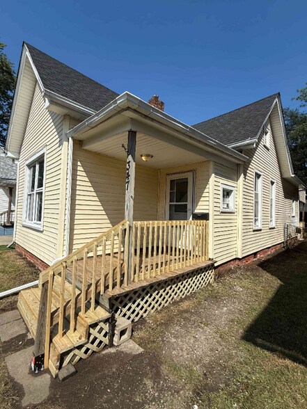 Primary Photo - 347 Parker Ave