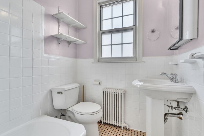 Building Photo - Charming 1-bedroom co-op unit