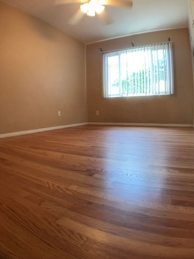 Building Photo - BEAUTIFUL WOOD FLOORS IN THIS 5 BED 2 BATHROOM HOUSE- LARGE DOGS OK