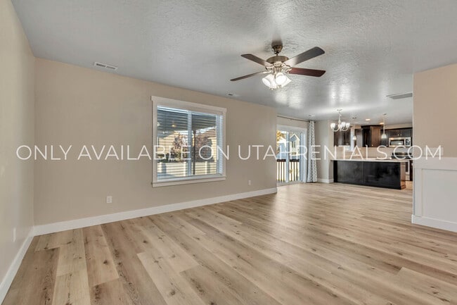 Building Photo - 62 860 N
